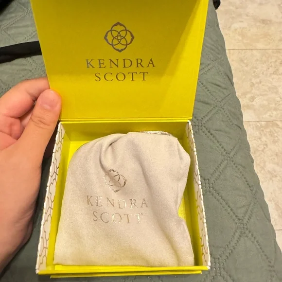 Kendra Scott necklace - Picture 8 of 9